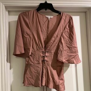 Mauve BCBG NWOT BLOUSE Size 8. Flowy sleeves & ties in front